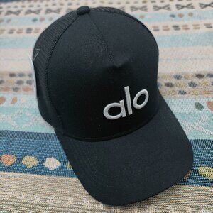 NWT ALO Yoga Black District Trucker Hat